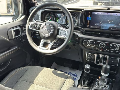 Certified 2025 Jeep Wrangler Sahara w/ Safety Group image 17