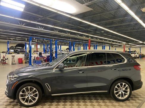 Used 2019 BMW X5 xDrive40i w/ Premium Package 2 AWD/4WD image 3
