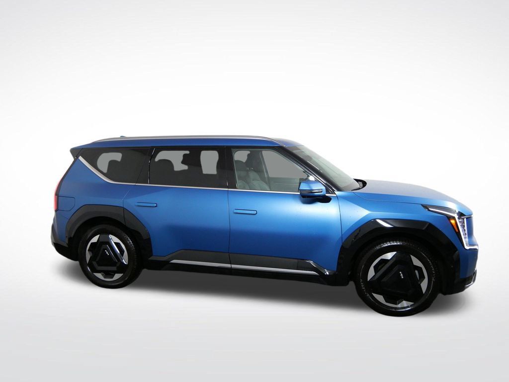Used 2024 Kia EV9 Land AWD/4WD image 2