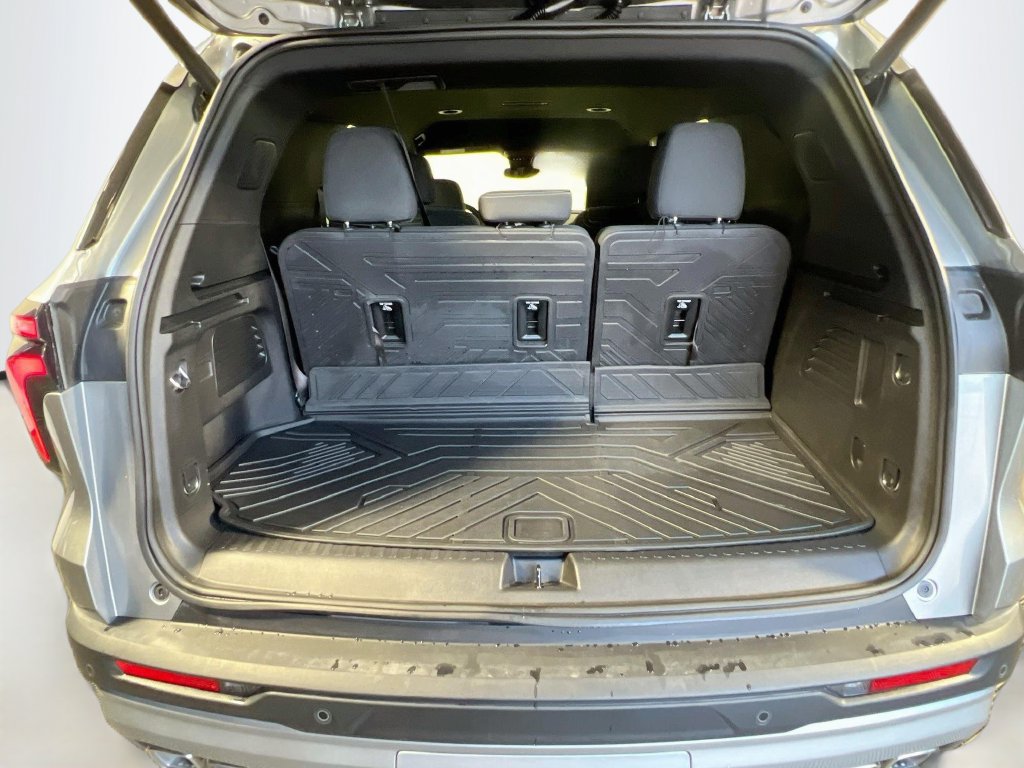Used 2026 Chevrolet Traverse LT FWD image 32