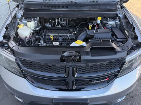 Used 2019 Dodge Journey SE image 18