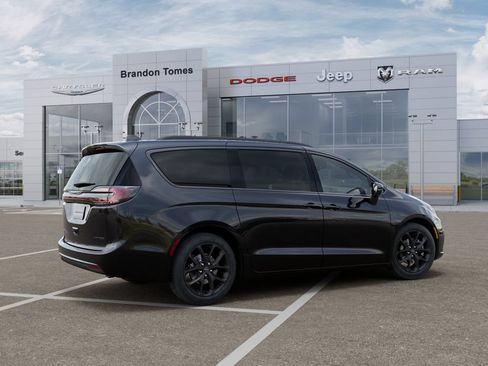 New 2026 Chrysler Pacifica Limited w/ S Appearance Package FWD image 4