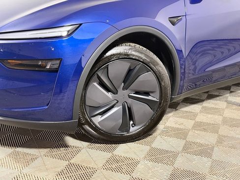 Used 2026 Tesla Model Y 2WD image 2