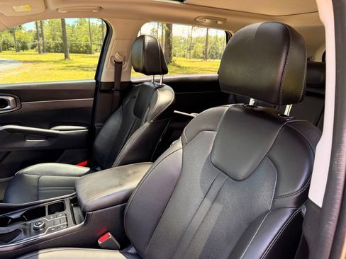 Used 2023 Kia Sorento S w/ Panoramic Sunroof Package FWD image 12
