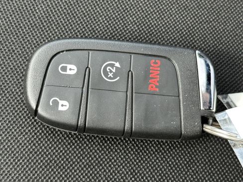 Used 2018 Jeep Renegade Latitude w/ Cold Weather Group AWD/4WD image 14