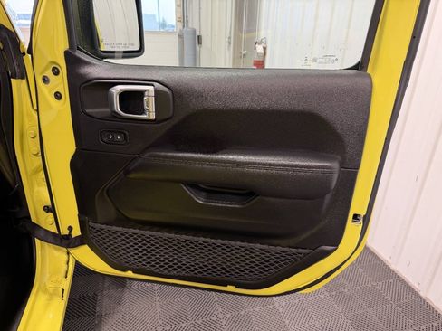 Used 2023 Jeep Wrangler Unlimited Sahara AWD/4WD image 22