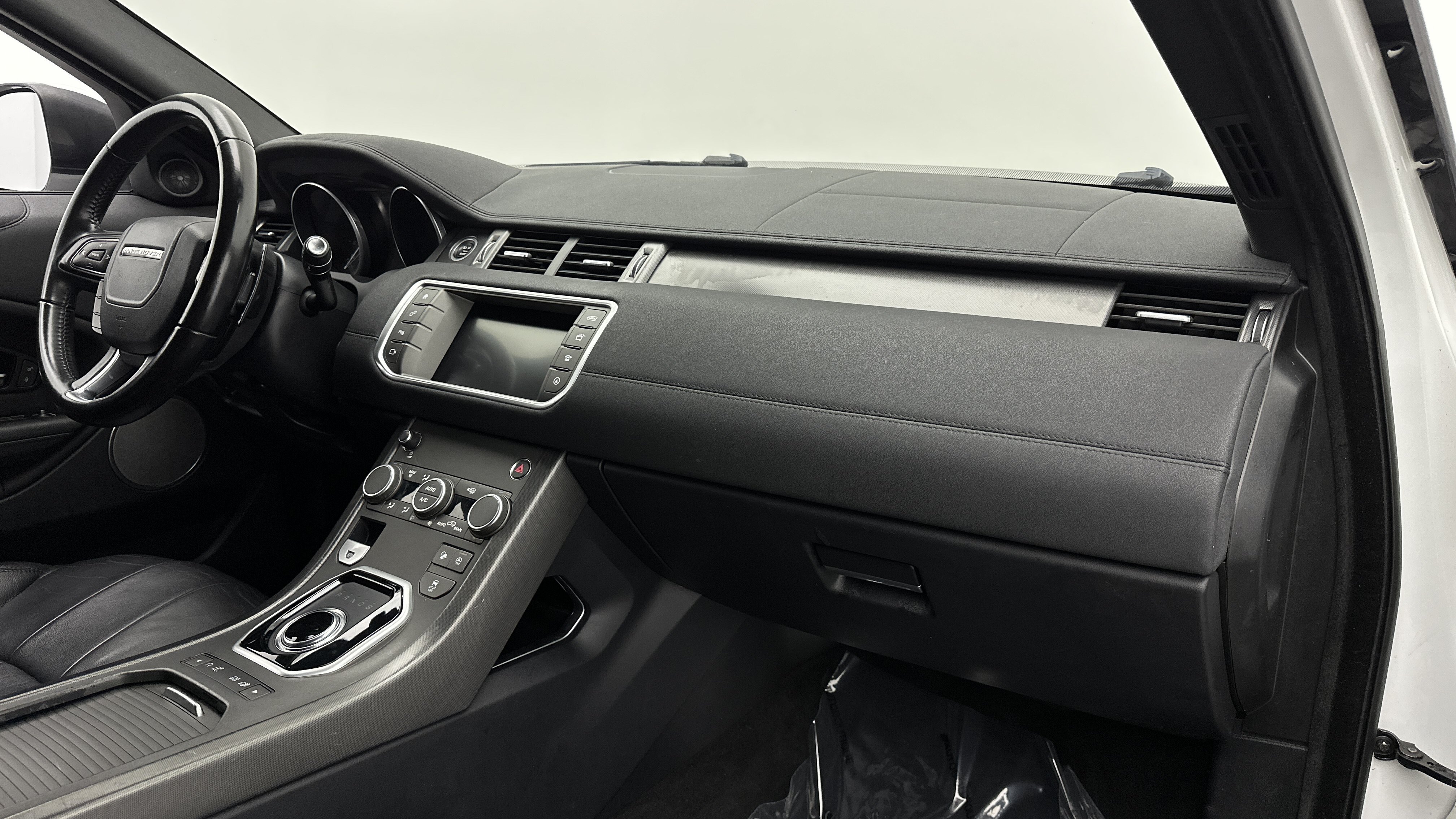 Used 2018 Land Rover Range Rover Evoque SE AWD/4WD image 35
