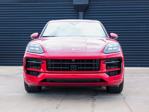 New 2025 Porsche Cayenne GTS image 10