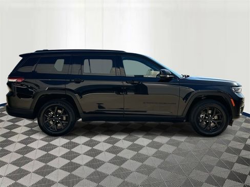 Used 2024 Jeep Grand Cherokee L Laredo image 6