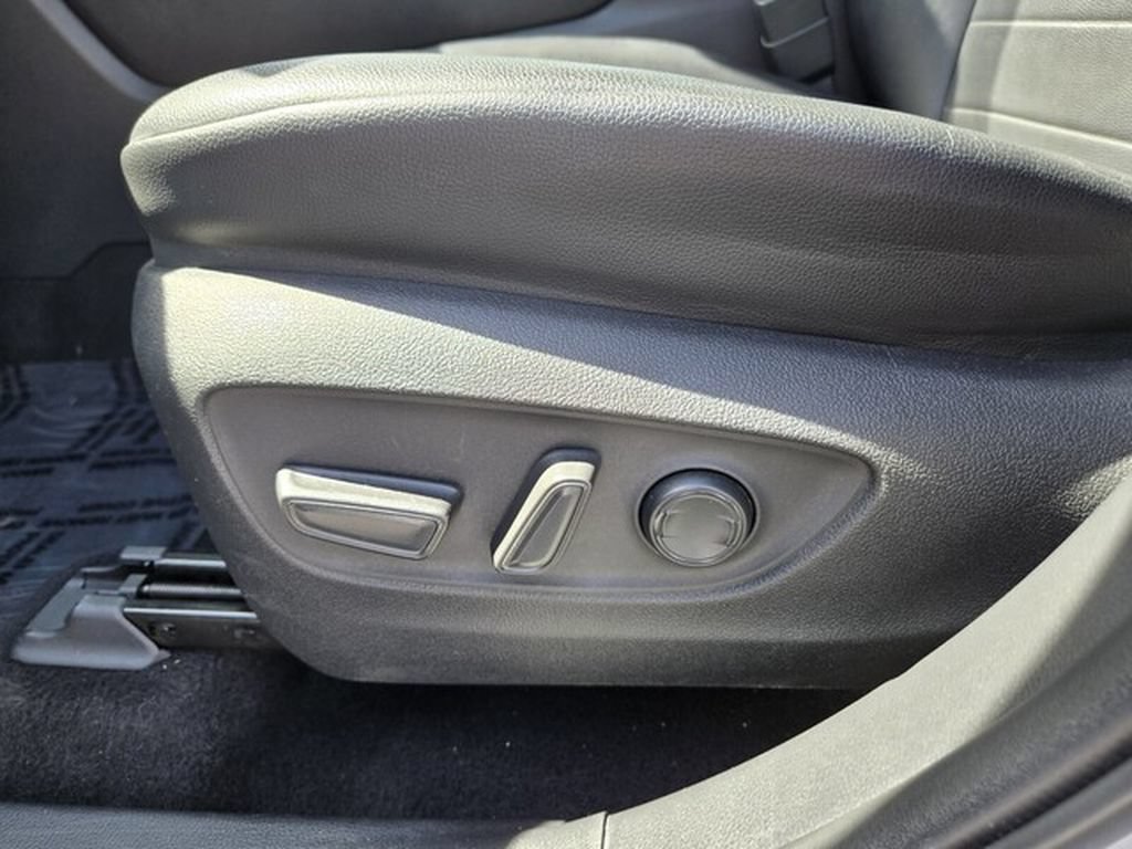 Used 2021 Toyota Highlander XLE FWD image 10