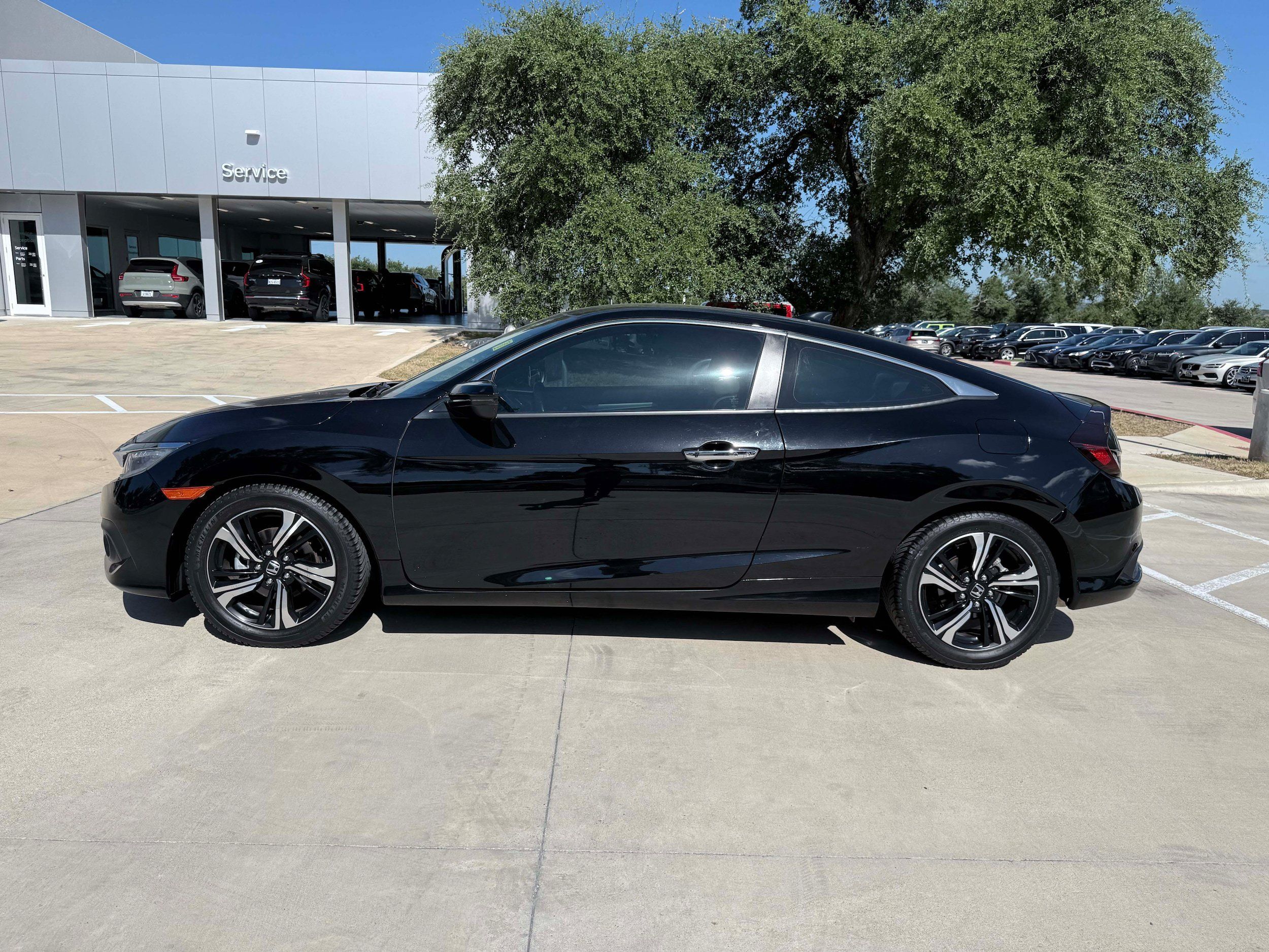 Used 2017 Honda Civic Touring image 3