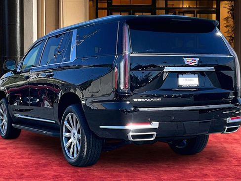 New 2026 Cadillac Escalade ESV 2WD w/ LPO, Floor Liner Package image 4