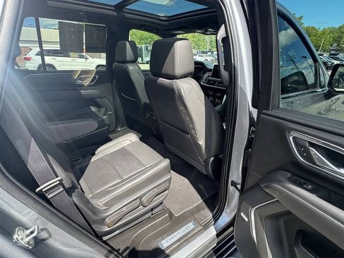 Used 2022 Chevrolet Tahoe LT w/ Luxury Package AWD/4WD image 19