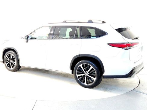Used 2022 Toyota Highlander XSE image 4