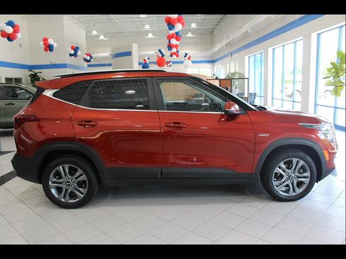 Used 2021 Kia Seltos S AWD/4WD image 4