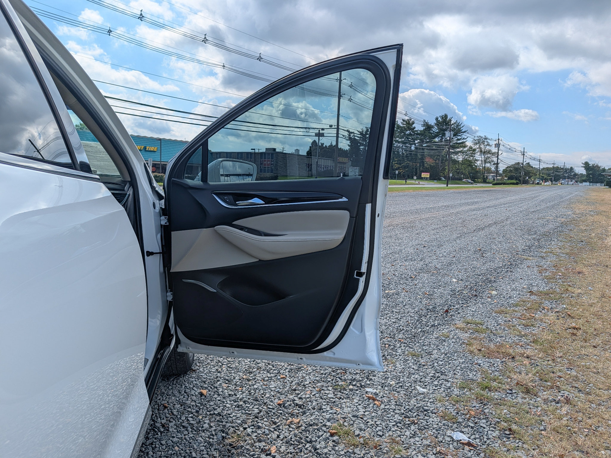 Used 2019 Buick Enclave Essence FWD image 13