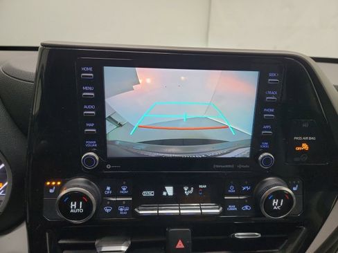 Used 2021 Toyota Highlander XLE image 23