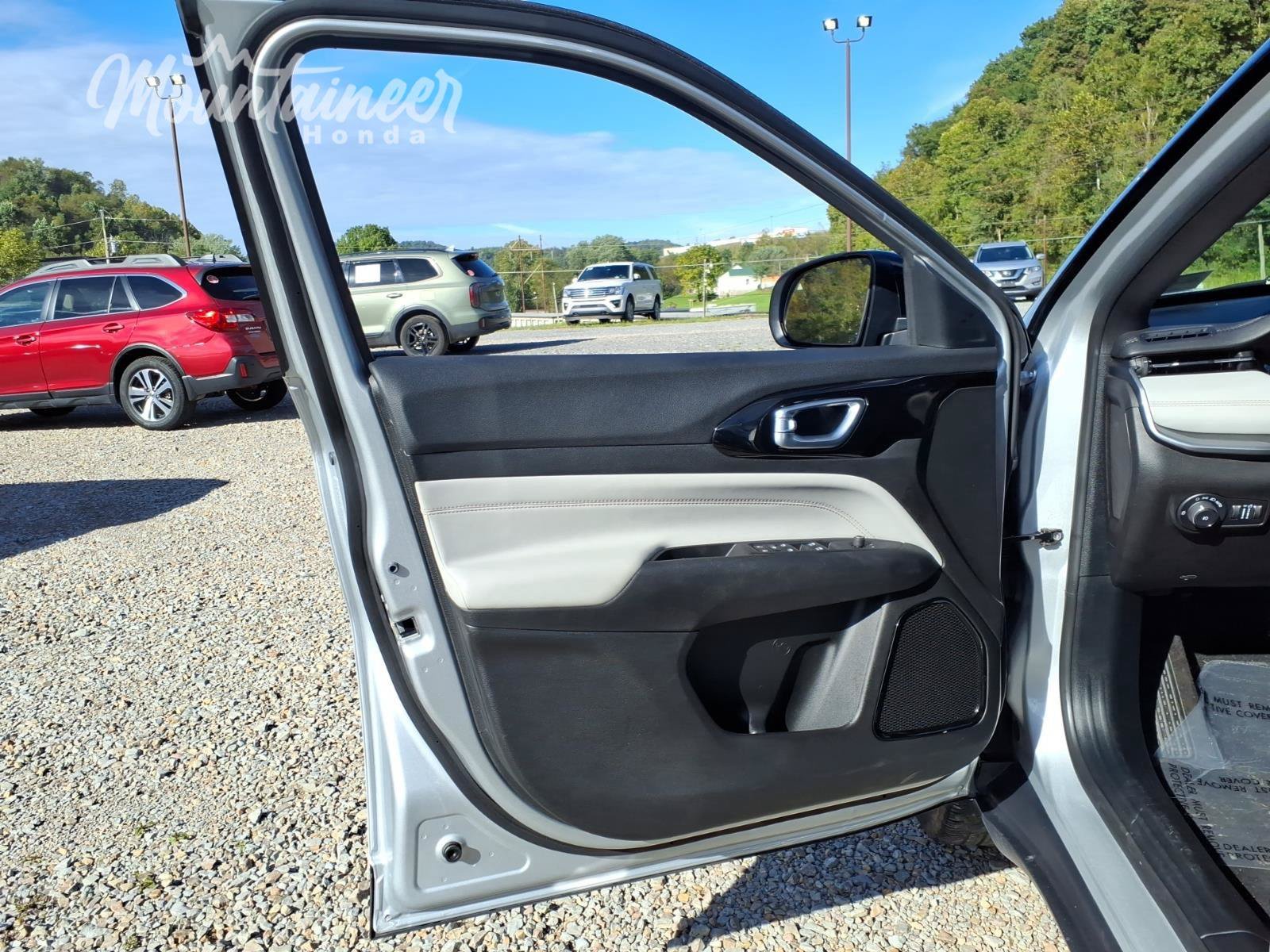 Used 2024 Jeep Compass Limited AWD/4WD image 13