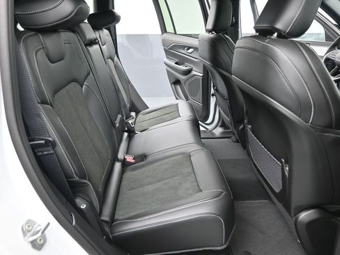 New 2025 Jeep Grand Cherokee Altitude image 29