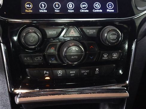 Used 2019 Jeep Grand Cherokee Altitude image 44