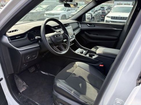 New 2026 Jeep Grand Cherokee Altitude AWD/4WD image 13