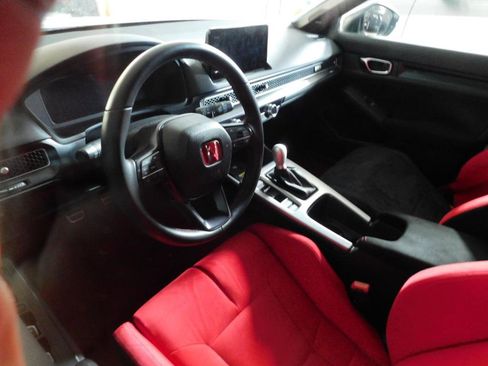 Used 2024 Honda Civic Type R image 8