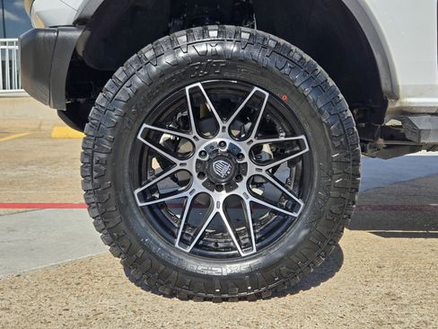 Used 2023 Ford Bronco Badlands image 7