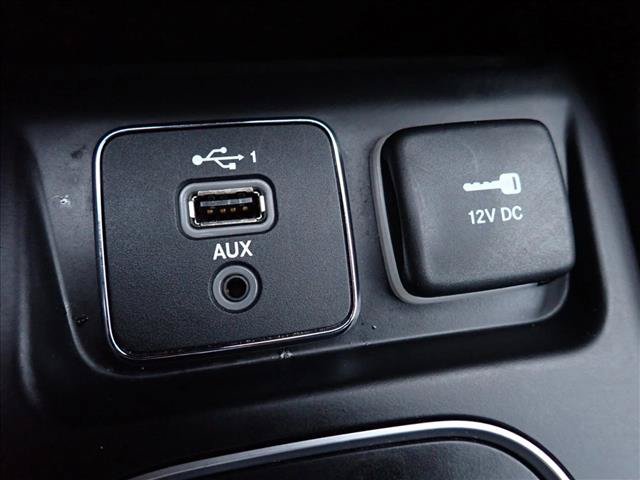 Used 2019 Jeep Cherokee Latitude w/ Popular Appearance Group AWD/4WD image 17
