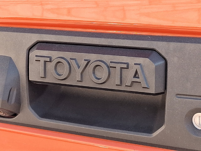 Used 2017 Toyota Tacoma TRD Off-Road w/ Tow Package (A/T) AWD/4WD image 29