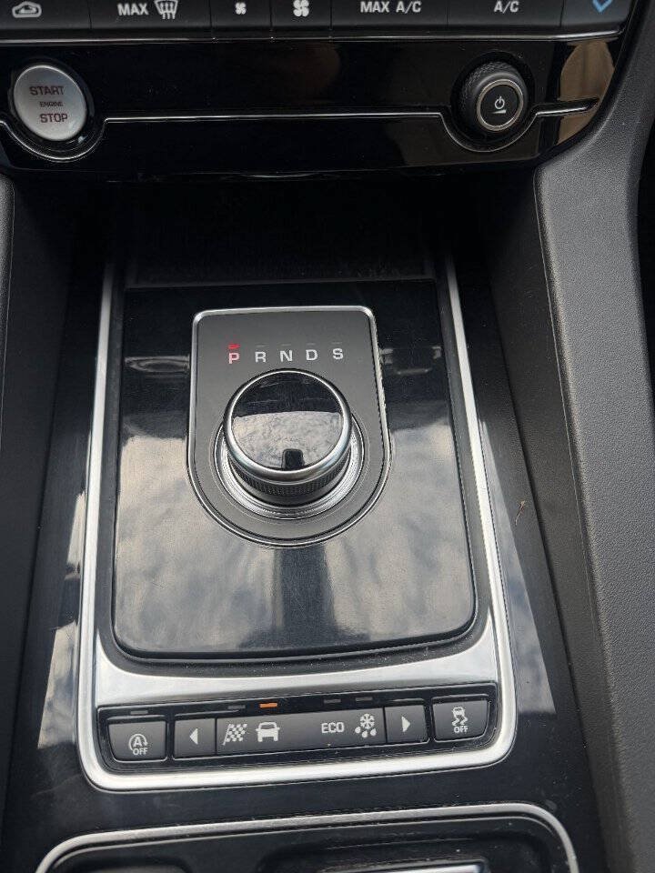 Used 2018 Jaguar F-PACE Premium AWD/4WD image 18
