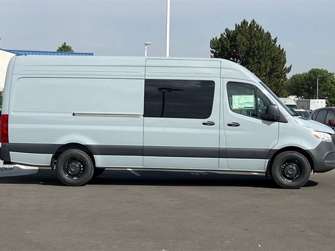 Used 2024 Mercedes-Benz Sprinter 2500 image 6