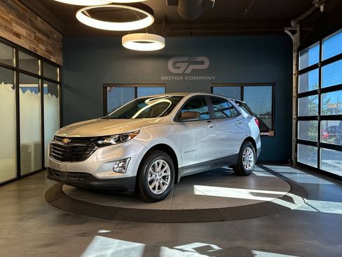 Used 2020 Chevrolet Traverse LT w/ LT Premium Package AWD/4WD image 7