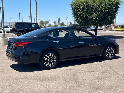 Used 2024 Nissan Altima 2.5 SV FWD image 5
