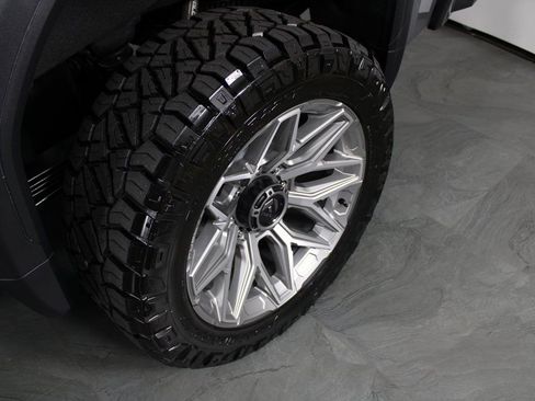 Used 2025 GMC Sierra 2500 Denali w/ Denali Reserve Package image 9