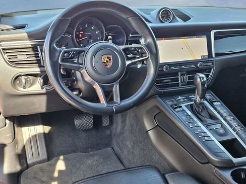 Used 2021 Porsche Macan image 34