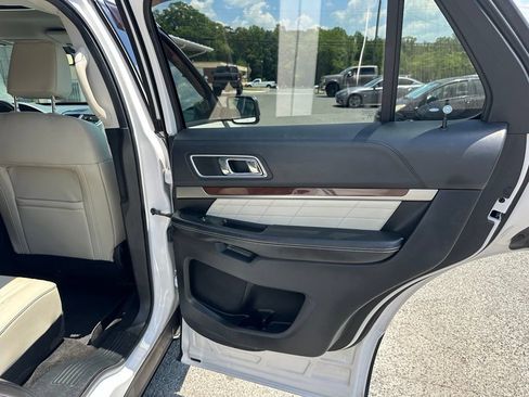 Used 2018 Ford Explorer Platinum AWD/4WD image 21