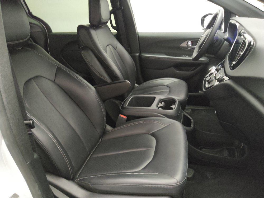 Used 2025 Chrysler Pacifica Select FWD image 21