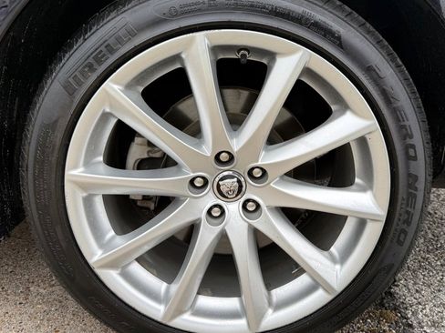 Used 2013 Jaguar XJ image 31