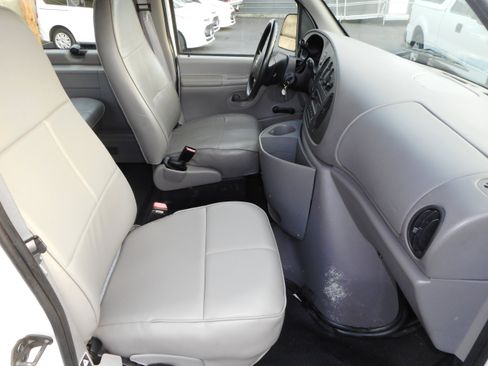 Used 1999 Ford E-350 and Econoline 350 Club Wagon image 29