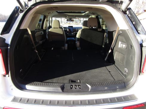 Used 2024 Ford Explorer Limited w/ Limited Technology Package image 23