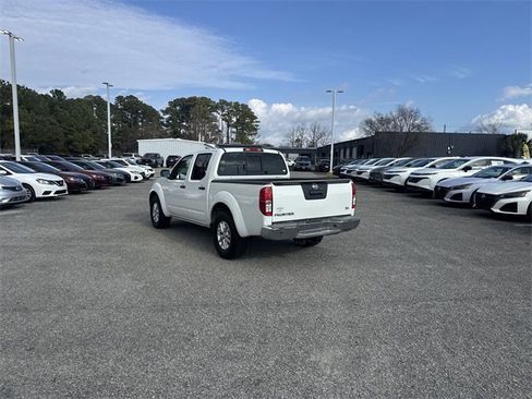 Used 2016 Nissan Frontier SV image 7