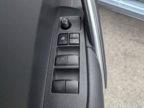 Used 2024 Toyota Corolla Cross XSE image 14