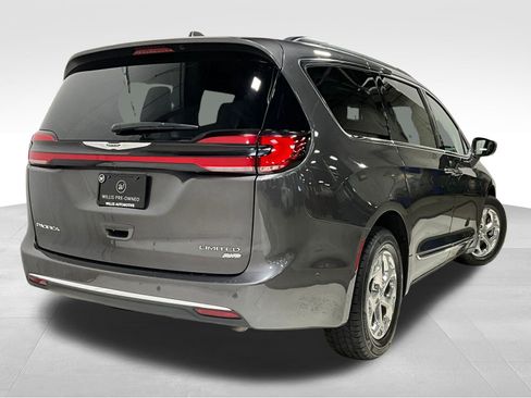 Used 2022 Chrysler Pacifica Limited image 4
