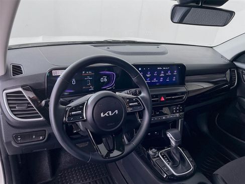 Certified 2025 Kia Seltos S FWD image 14