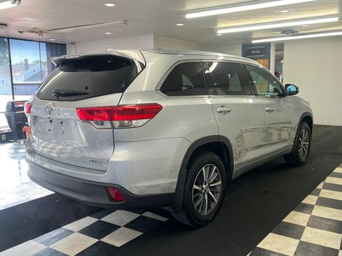 Used 2018 Toyota Highlander XLE AWD/4WD image 14