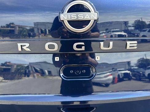 Used 2025 Nissan Rogue SV w/ SV Premium Package FWD image 13