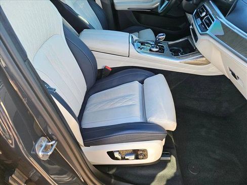 Used 2022 BMW X7 M50i w/ Dynamic Handling Package image 22