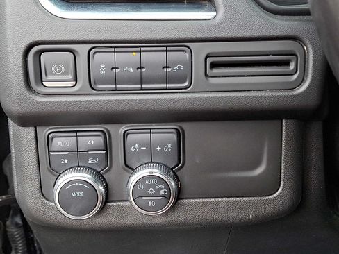 Used 2021 GMC Yukon SLE AWD/4WD image 24