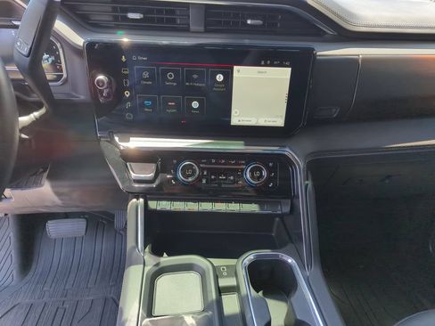 Used 2024 GMC Sierra 2500 Denali w/ Denali Reserve Package AWD/4WD image 24
