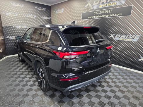 Used 2022 Mitsubishi Outlander ES image 10